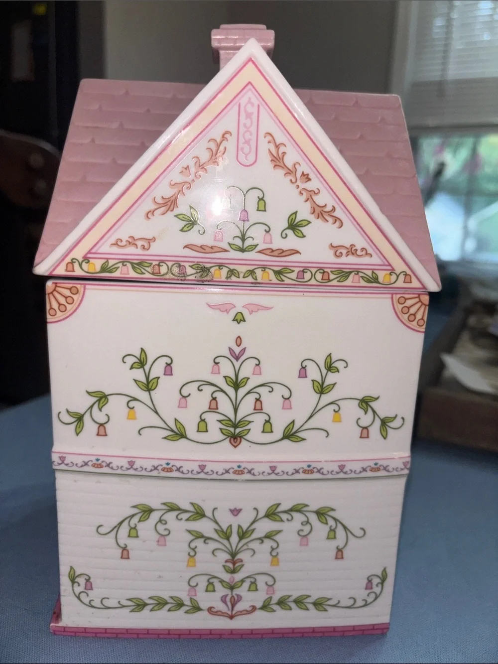 1990 Lenox Sugar Sweet Shoppe Ceramic House Canister - Pink & White